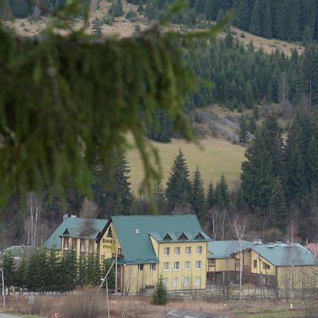 Ялинка Готель Vyshkiv Ngoại thất bức ảnh