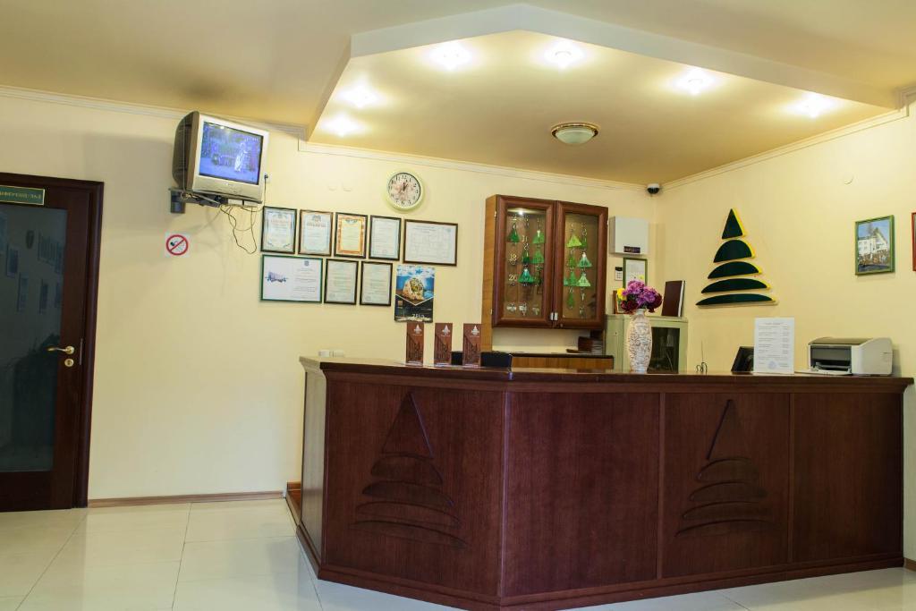 Ялинка Готель Vyshkiv Ngoại thất bức ảnh