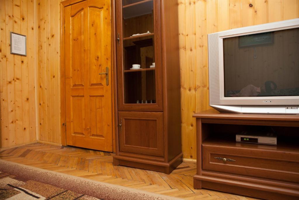 Ялинка Готель Vyshkiv Ngoại thất bức ảnh