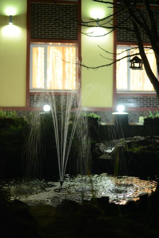 Ялинка Готель Vyshkiv Ngoại thất bức ảnh