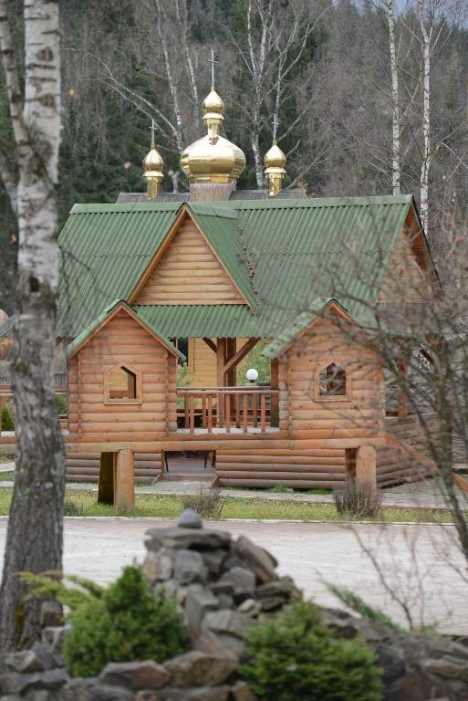 Ялинка Готель Vyshkiv Ngoại thất bức ảnh